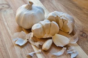 garlic-bulbs
